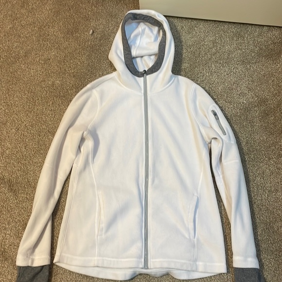 White with grey lining colored sweater - Picture 1 of 4